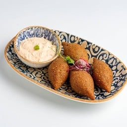 บัลเกอร์บดยัดไส้แกะสับสไตล์เลบานอน และเมล็ดสนทอด