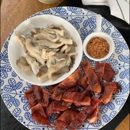 จิ้นหมูรมควันทอด+เห็ดนึ่ง+น้ำพริกข่า