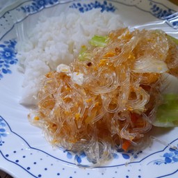 ผัดวุ้นเส้นใส่ไข่