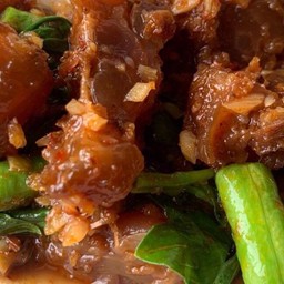 ผัดพริกแกงเอ็นแก้วเป็นกับ