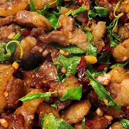 กะเพราเนื้อพริกแห้ง