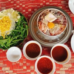 หมูกระทะชุดใหญ่ หมู สามชั้น ตับหมู ปลาหมึก