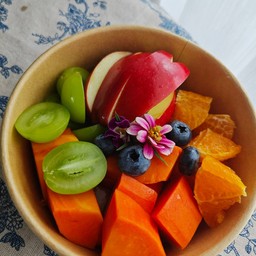 Freshylicious ผลไม้ปอกพร้อมทาน สลัดโรล