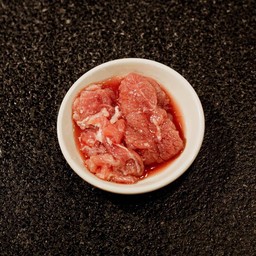 เนื้อวัวหมักน้ำมันงา 30 กรัม
