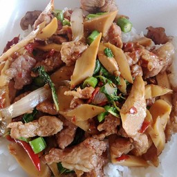 ผัดกระเพราหมูหน่อไม้