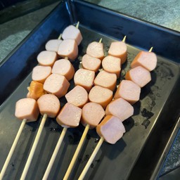 C9.ไส้กรอกไก่หนังกรอบ