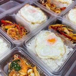 ผัดหน่อไม้ ราดข้าว