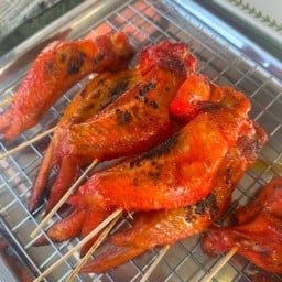 ข้าวกะเพรา และ ไก่ย่าง by ชอพอ