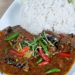 ข้าวเครื่องแกงปลากระป๋อง
