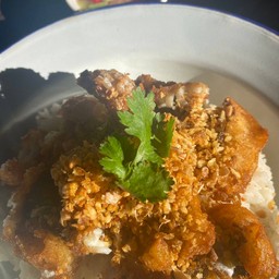 ข้าวปลาทอดกระเทียม