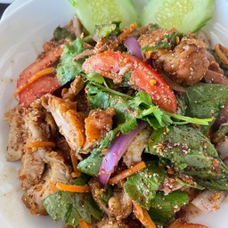 ยำไก่กรอบ