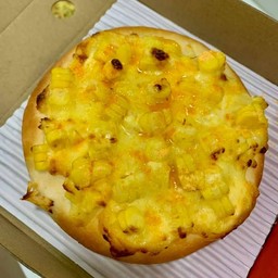 พิซซ่าโฮมเมดหน้า ข้าวโพดอบชีส ถาดกลาง