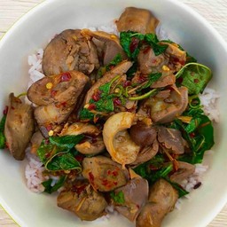 กะเพราเครื่องในไก่ (กึ๋นไก่)