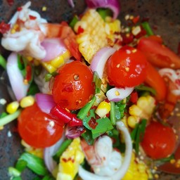 ยำกุ้งสุก+ใข่แดง