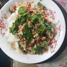 ผัดกะเพราไข่เยี่ยวม้า
