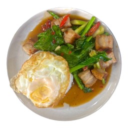 คะน้าหมูกรอบไข่ดาว