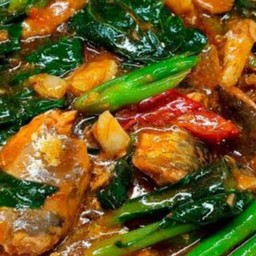 ข้าวคะน้าผัดปลากระป๋อง