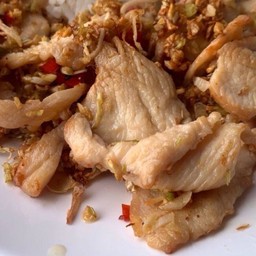 ไก่ตะไคร้พริกขี้หนูเป็นกับ