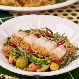 ตำมาม่าหมูกรอบ (ปลาร้า)