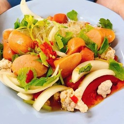ยำวุ้นเส้นหมูสับไส้กรอก