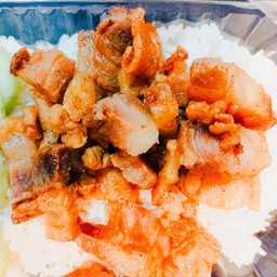 ข้าวราดหมูกรอบทอดน้ำปลา