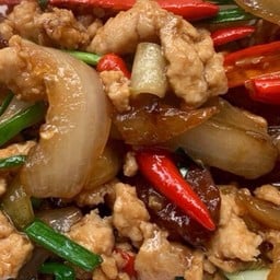 ไก่สับไก่เชียงผัดน้ำมันหอยเป็นกับ