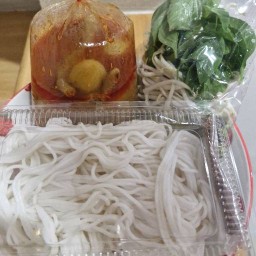 ขนมจีนน้ำยาตีนไก่ byแม่มด