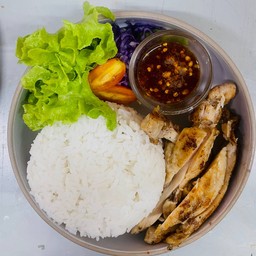 ข้าวอกไก่พริกไทยดำ(เสิร์ฟคู่น้ำจิ้มแจ่ว)