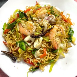 มาม่าผัดขี้เมาทะเล