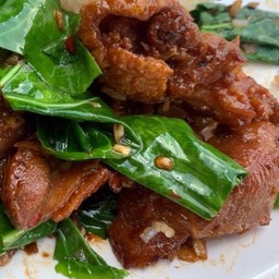 คะน้าไก่ทอดเป็นกับ