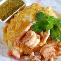 ข้าวไข่ข้นกุ้งกระเทียมคู่กับน้ำจิ้มซีฟู๊ด