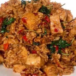 กะเพราหมูกรอบคลุกข้าว