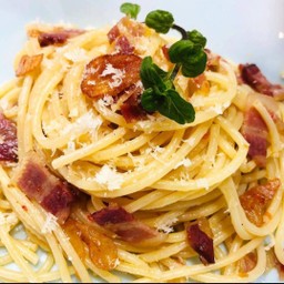 Aglio olio bacon สปาเก็ตตี้กระเทียมน้ำมันมะกอกเบคอน