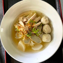 ก๋วยเตี๋ยวน้ำใสไก่ฉีก