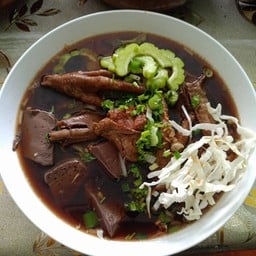ก๋วยเตี๋ยวไก่ (พิเศษ)
