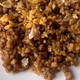 เนื้อสับกระเทียมเป็นกับข้าว
