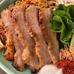 ผัดไทยหมูย่าง