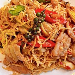 มาม่าผัดขี้เมาไก่