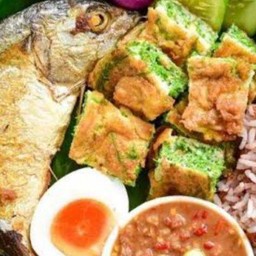 น้ำพริกกะปิ+ปลาทูทอด+ไข่ทอดชะอม+ชุดผัก