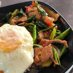 ผัดคะน้าหมูชิ้น