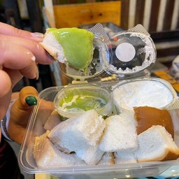 ขนมปังนึ่งเนยถังทอง  สังขยา