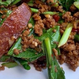 คะน้าเนื้อสับ+เนื้อเชียงเป็นกับ