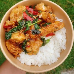 กะเพราไก่กรอบราดข้าว