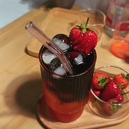 อเมริกาโน่โซดาสตอเบอรี่