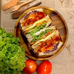 แซนวิช อกไก่+ซอส BBQ+ไข่+ชีส