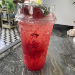 สตอเบอรี่โซดา