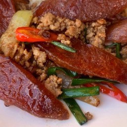 เนื้อสับ + เนื้อเชียงผัดน้ำมันหอยเป็นกับ