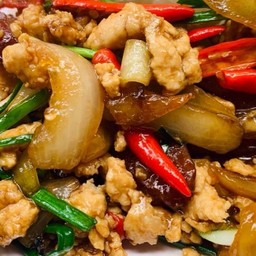ไก่สับผัดน้ำมันหอยเป็นกับ