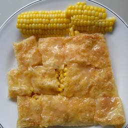 โรตีข้าวโพดใส่ไข่