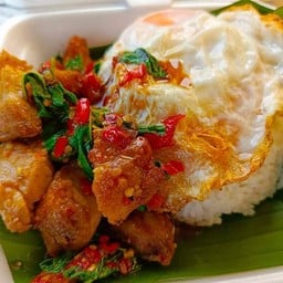 ข้าวราดกระเพราหมูกรอบ